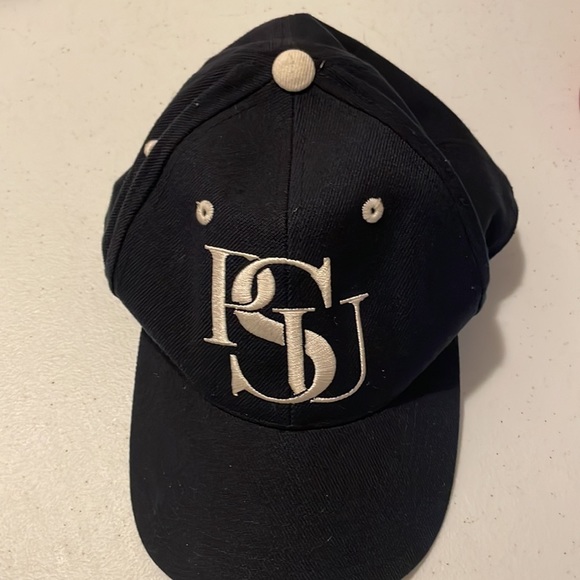 1 ball cap, two snap backs and one visor. - Picture 3 of 5